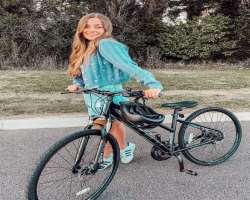 The girl enjoys travelling much on her ongoing partner cycle, she like cycling which keeps her fit and active.